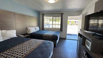 Basic-Doppelzimmer | Badezimmer | Badewanne, Handtücher, Seife, Shampoo