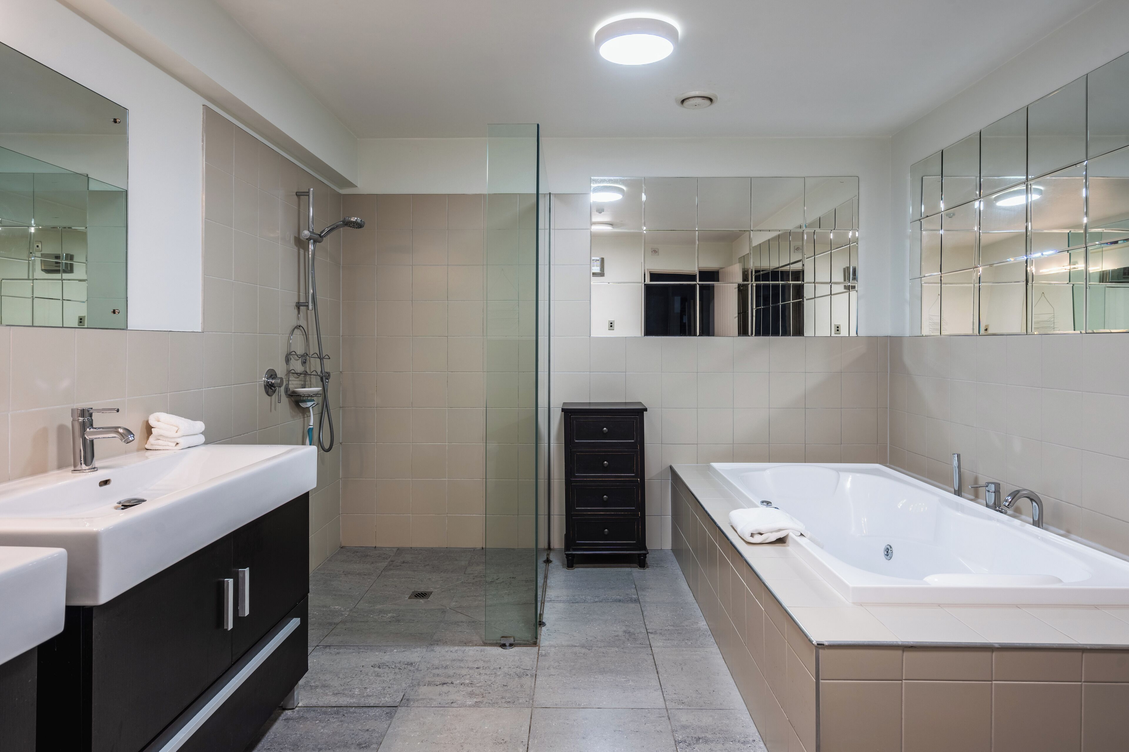 Deluxe Apartment, City View | Bathroom