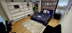 2 bedrooms, iron/ironing board, WiFi, bed sheets - Bedroom At prime location  (Mississauga)