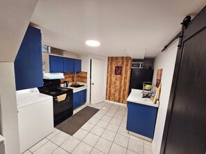 雪櫃、微波爐、焗爐、爐具