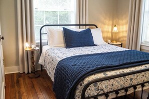 2 habitaciones, tabla de planchar con plancha, wifi y ropa de cama