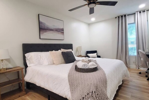 2 bedrooms, desk, iron/ironing board, free WiFi