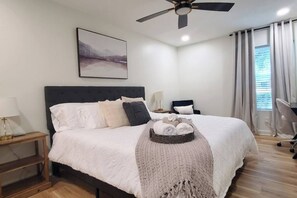 2 bedrooms, desk, iron/ironing board, free WiFi - Golf Course Views, Sunsets & Chill Vibes (Lowndes County)