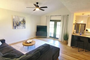 Smart TV - Golf Course Views, Sunsets & Chill Vibes (Lowndes County)