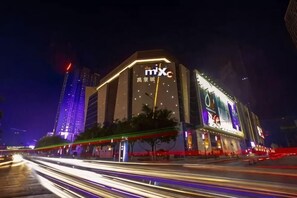 Exterior - Starlight Holiday Hotel (Zhengzhou Erqi Square Dongda Street Subway Station Branch) (Zhengzhou)