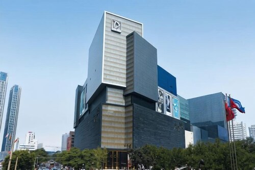 Starlight Holiday Hotel (Zhengzhou Erqi Square Dongda Street Subway Station Branch)