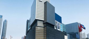 Starlight Holiday Hotel (Zhengzhou Erqi Square Dongda Street Subway Station Branch)