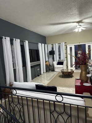 2 bedrooms, WiFi, bed sheets - Luxury 2-bedroom Townhouse in MoBay with AC, WiFi and Mich More (Reading)