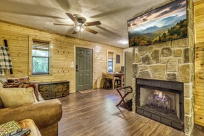 Smart-TV, peis og bøker