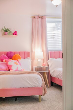 4 chambres, fer et planche à repasser, lit parapluie, Wi-Fi gratuit