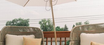 Colorful & FUN 4 bdrm, 6 beds, 2 baths, Hot Tub & Outdoor Living in Rapid City!