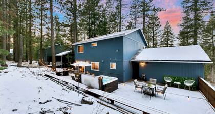 Cozy Wooded Haven w/ Hot Tub near Heavenly Village