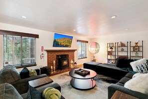 Smart TV, fireplace, table football, books - Cozy Wooded Haven w/ Hot Tub near Heavenly Village (South Lake Tahoe)