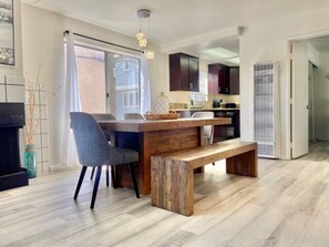 Dining - Charming 3-bedroom Oceanview Home Huge Deck Steps to Sand in SD with WiFi and AC (San Diego)
