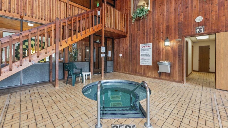 Iron Ridge Inn Motel