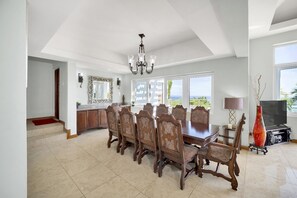 Dining - Vacation Villa Style home with 4 bedrooms and WiFi, AC in fabulous Montego Bay.  (Montego Bay)