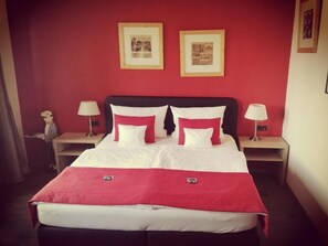 Individuelt dekorert, skrivebord og skrivebord for bærbar PC