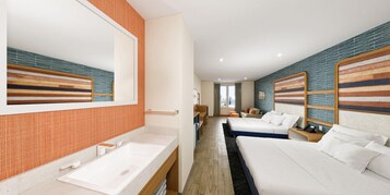 Ropa de cama de alta calidad y caja de seguridad en la habitación