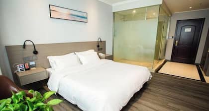 Home Inn Baiyun Hotel (Jinhu Suning Yigou Plaza Branch)