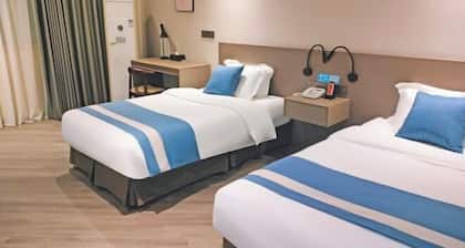 Home Inn Baiyun Hotel (Jinhu Suning Yigou Plaza Branch)
