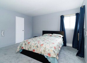 3 bedrooms, iron/ironing board, free WiFi, bed sheets