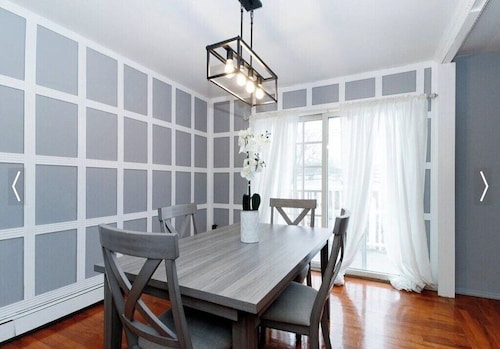 Delightful 3-bedroom house in Queens with AC, WiFi