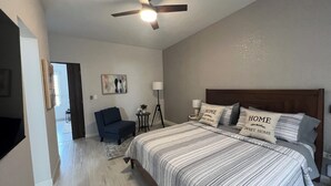 3 slaapkamers, een strijkplank/strijkijzer, gratis wifi, beddengoed
