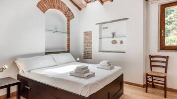 1 dormitorio, tabla de planchar con plancha, wifi gratis y ropa de cama