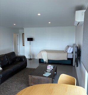 1 bedroom, iron/ironing board, travel cot, free WiFi