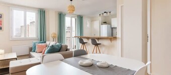 NEW! The 310: 2-bed apartment - AC, parking, balcony in the city, near the river