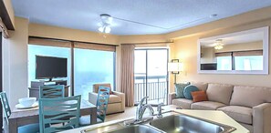Living area - Stunning resort with full kitchen and amenities right on Myrtle Beach  (Myrtle Beach)