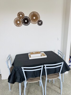 Dining - Villers apartment near beach and lake (Villers-sur-Mer)
