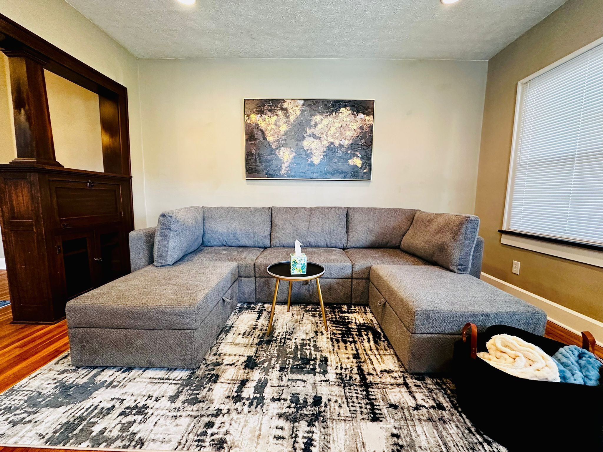 Cozy and Charming Getaway: Steps to Dining & Monon, Sleeps 6, Private Parking. 