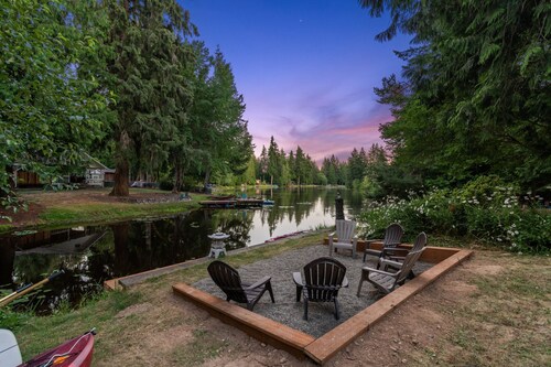 Guest Cottage with Lake Access, Row Boat, Kayaks