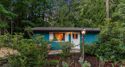 Guest Cottage with Lake Access, Row Boat, Kayaks