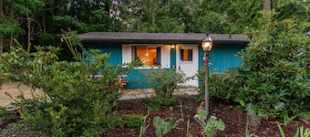 Guest Cottage with Lake Access, Row Boat, Kayaks