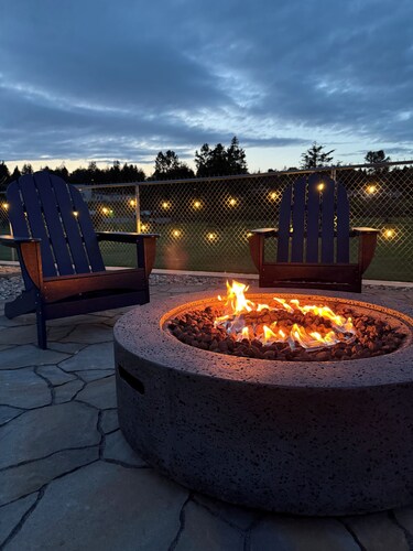 Beachfront Oasis | Hot Tub + Fire Pit + Playground near Bellingham & Vancouver |