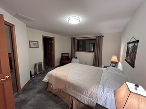 5 bedrooms, desk, iron/ironing board, free WiFi