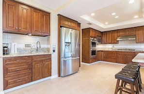 Fridge, oven, stovetop, dishwasher