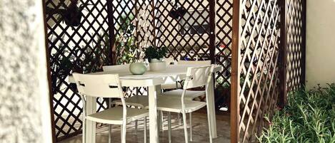 屋外ダイニングエリア