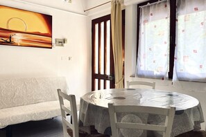 Dining - RM08 - Senigallia, two-room apartment facing the sea (Senigallia)