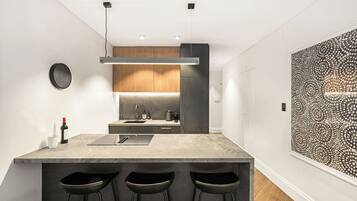 Kühlschrank, Mikrowelle, Ofen, Herdplatte