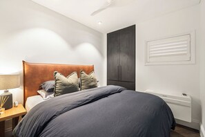 1 chambre, coffres-forts dans les chambres, fer et planche à repasser