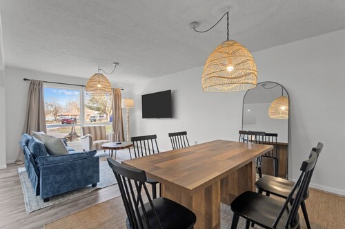 2024 New 3-bedroom house with WiFi, AC in Kokomo