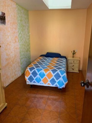 Economy Room | Premium bedding, down comforters, pillowtop beds, individually furnished - Hostal Rock Quito (Quito)