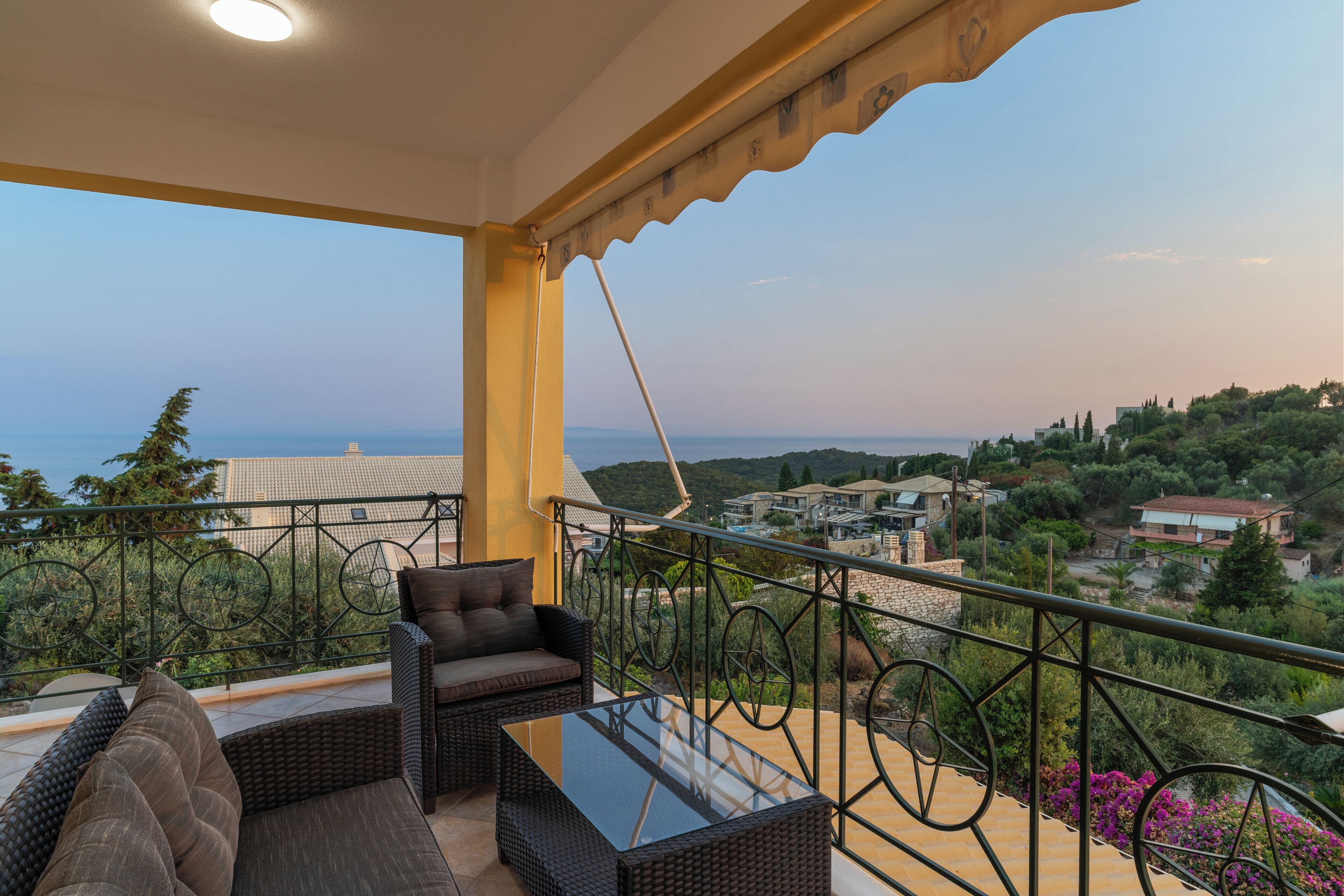 Comfort-Apartment, 2 Schlafzimmer, Meerblick | Terrasse/Patio