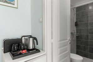 Classic Room | Blackout drapes, soundproofing, free WiFi - The Dandy Horizon (Igoumenitsa)