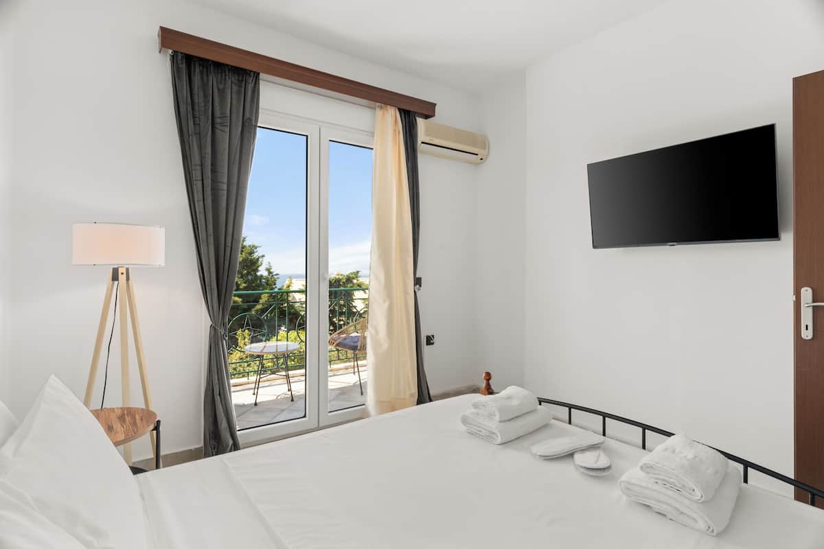 Comfort Apartment, 2 Bedrooms, Sea View | 1 bedroom, blackout drapes, soundproofing, free WiFi
