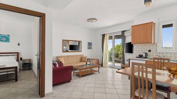 Comfort Apartment, Sea View | Living area