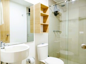 Family Apartment, 2 Bedrooms, Pool View | Bathroom - Apartamentos con Balcón - Aviva Sierra (Santa Marta)